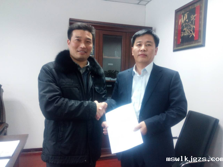 点点官网taptapapp下载与榆树市闫副市长（右）签约