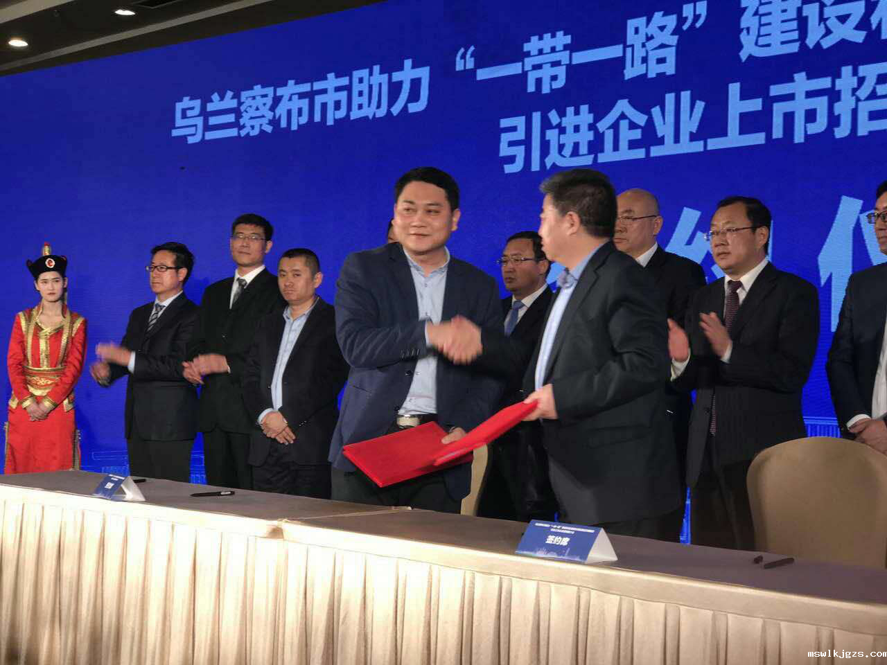 taptap点点官方网田总与乌兰察布市察哈尔右翼中旗签约现场