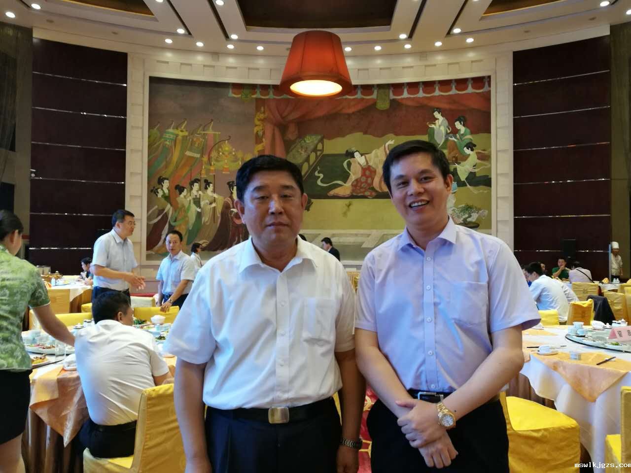 点点官网taptapapp下载831999董事长郑两斌应邀参加民营企业助推山西转型发展会